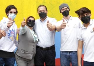 Calle pavimentada en Quito para vivir sigue el evento