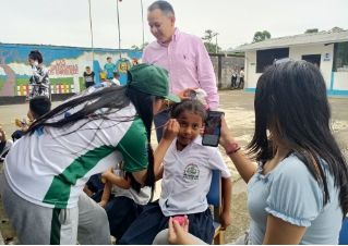 Proyecto en twitter de creatividad y servicio